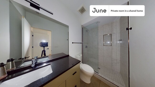 Foto del edificio - Private bedroom in 4 bed/3.5 bath Home