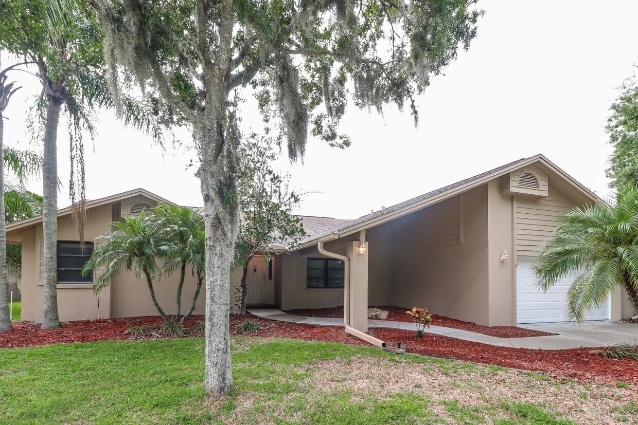 Primary Photo - 5461 Oakridge Dr