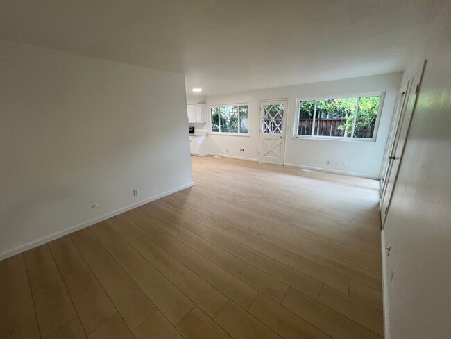 Foto del edificio - 2110-2112 Town &amp; Country Lane