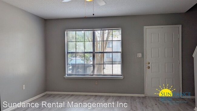 Building Photo - 2 br, 1.5 bath House - 217 Oak Street SE U...