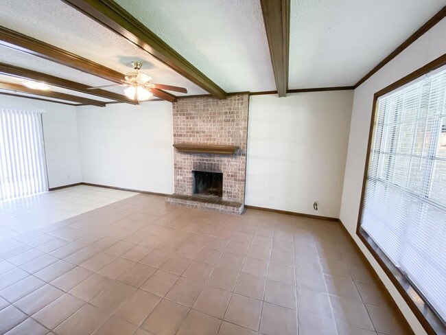 Building Photo - 304B Westwood
