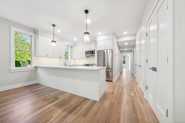 Foto del edificio - 8 Husted Ln