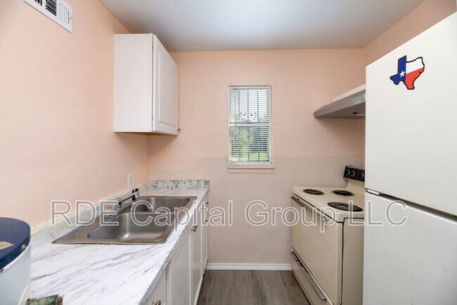 Foto del edificio - 2408 Meyers St