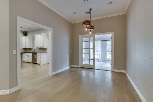 Foto del edificio - Spacious Retreat with a Park-Like Backyard