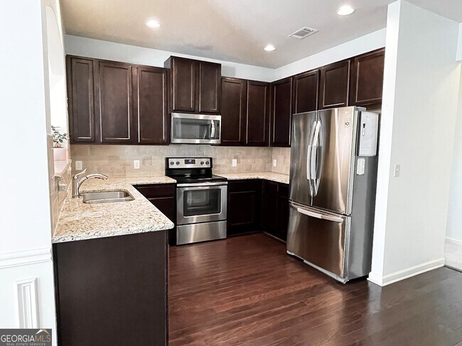 Building Photo - 2065 Black Pebble Cir