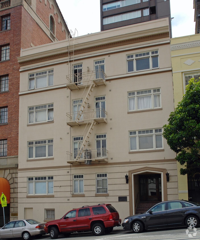 Primary Photo - Commonwealth Apartments