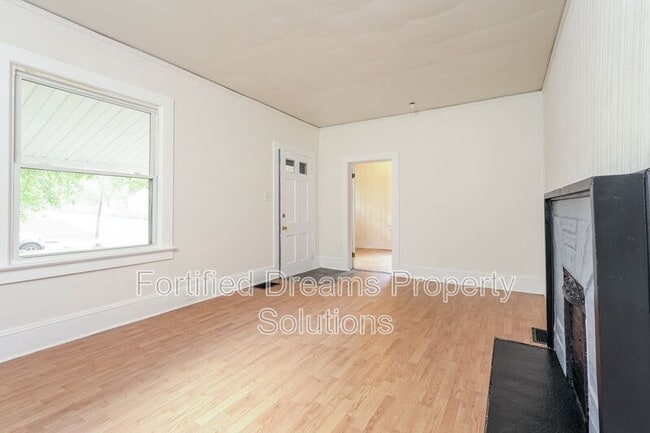 Foto del edificio - 420 E Twenty-Fifth St