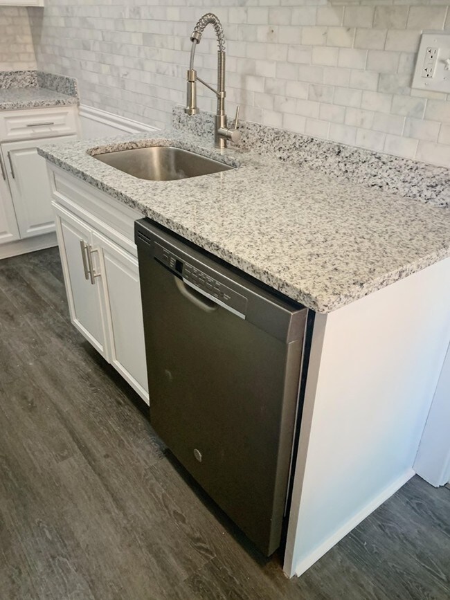 Building Photo - 6650 Chestnut St