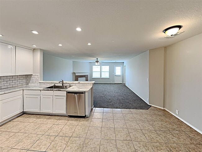 Building Photo - 8901 King Ranch Dr