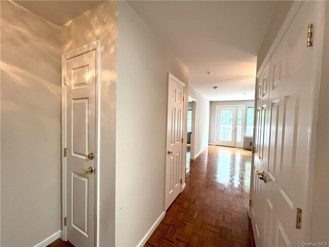 Building Photo - 305 Sutton Dr