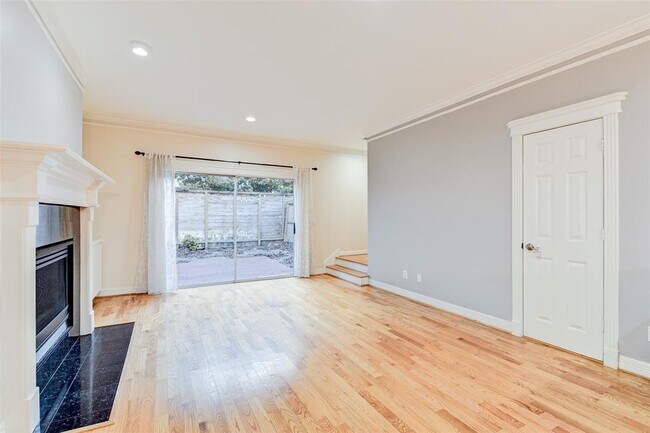 Foto del edificio - 6012 Kirby Dr