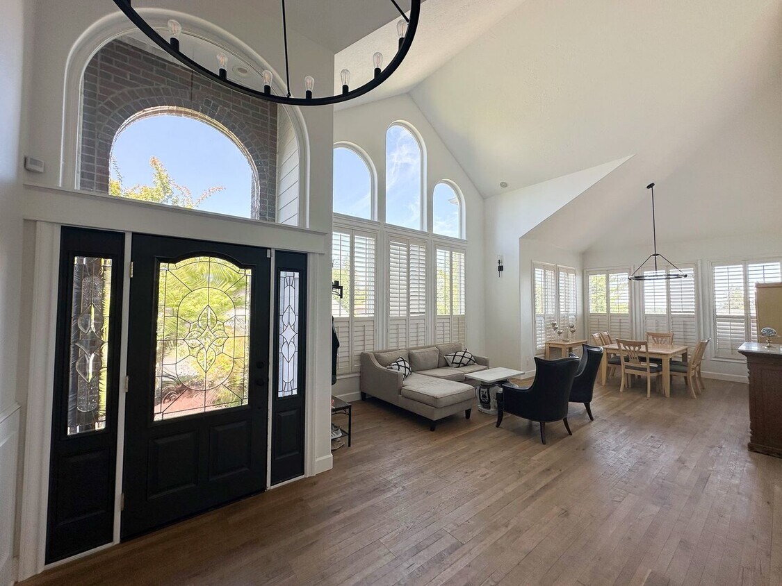 Foto principal - 1776 Mousebird Ave NW