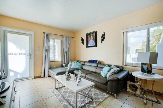 Foto del edificio - 1721 SW 75th Avenue Rd