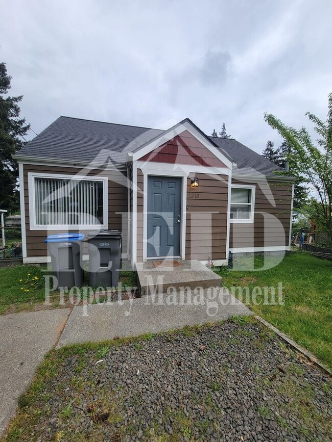 Building Photo - 1212 Evans Ave W