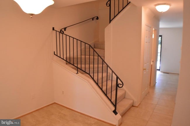 Building Photo - 9918 Kingsbridge Dr