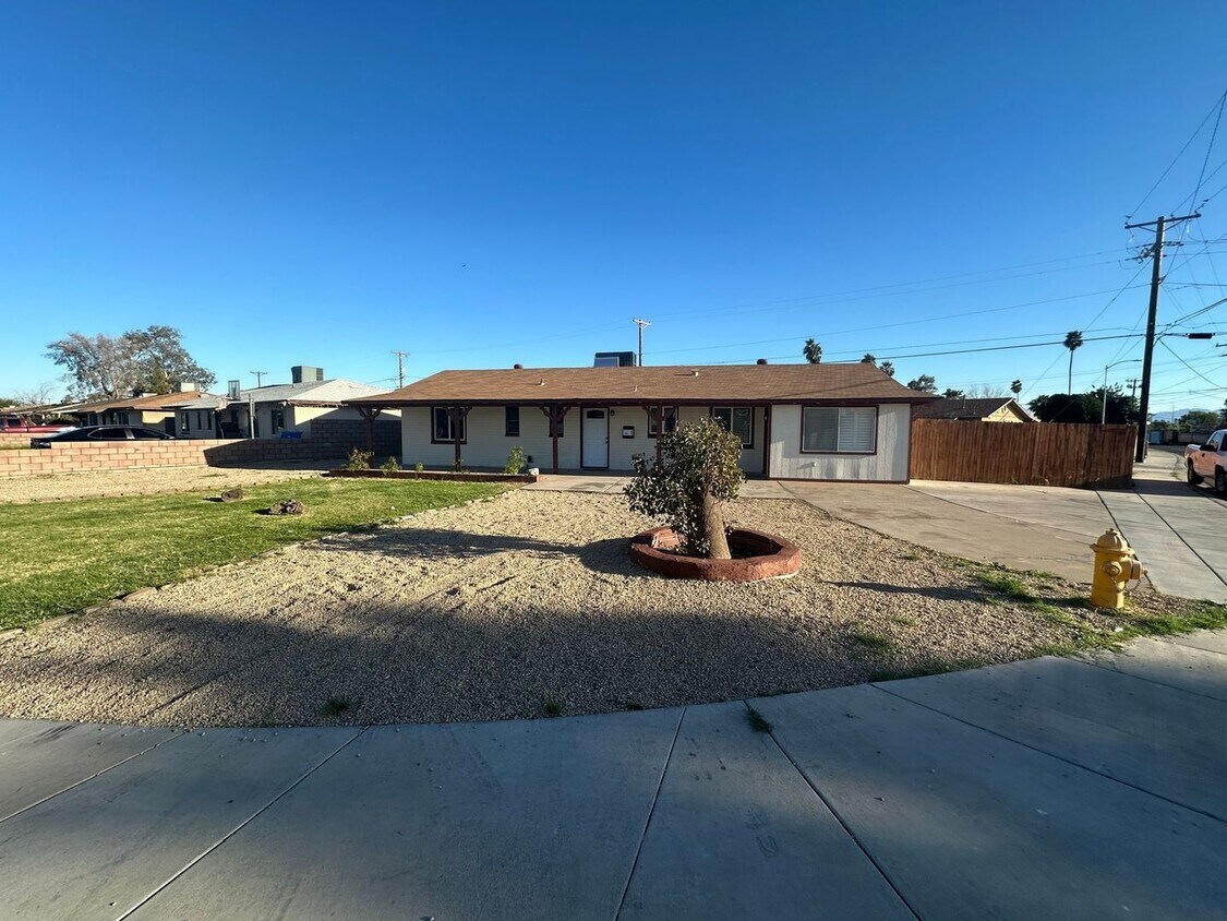 Primary Photo - 3 Bedroom Single Family Home in Phoenix