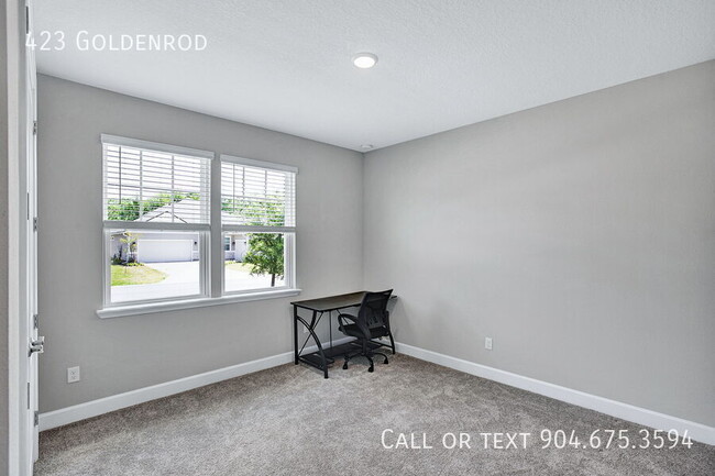 Foto del edificio - 423 Goldenrod-