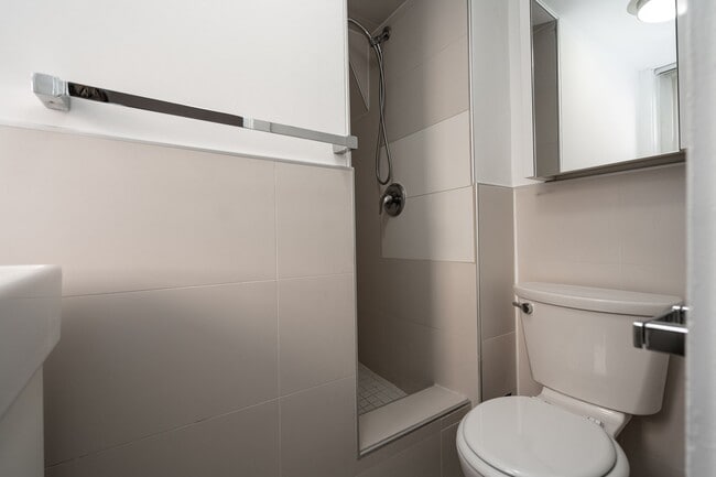 Photo du bâtiment - 160 Huron St