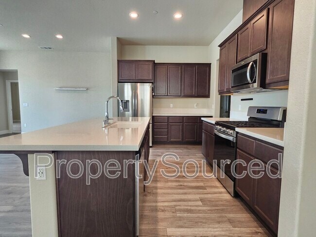 Building Photo - 948 Vasconcellos Ave