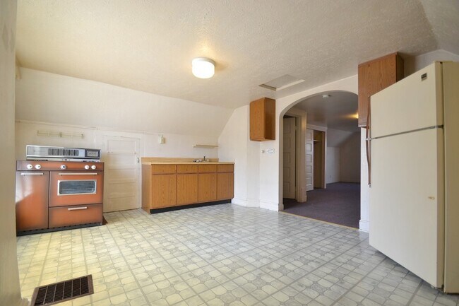 Building Photo - 540 E Buchtel Ave