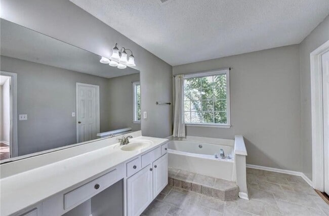 Building Photo - 300 Treyford Ct
