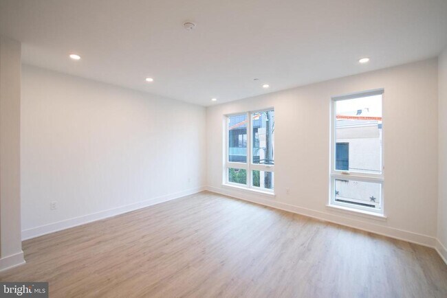 Foto del edificio - 1325 N Lee St