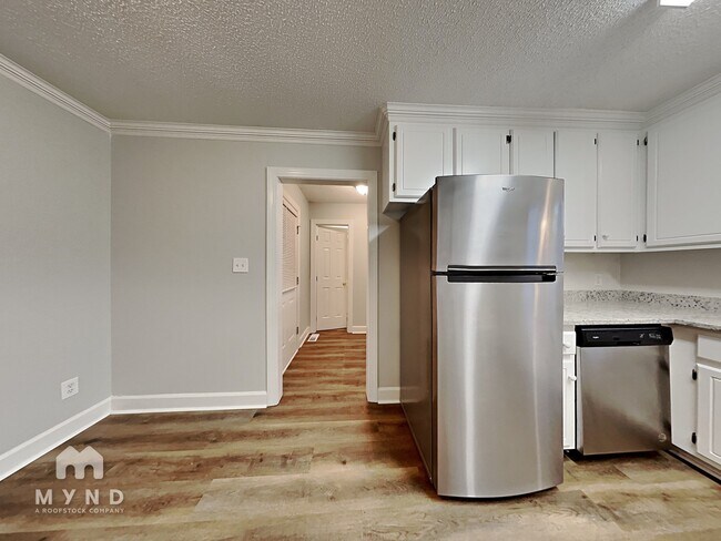 Foto del edificio - 4648 Forest Highland Dr