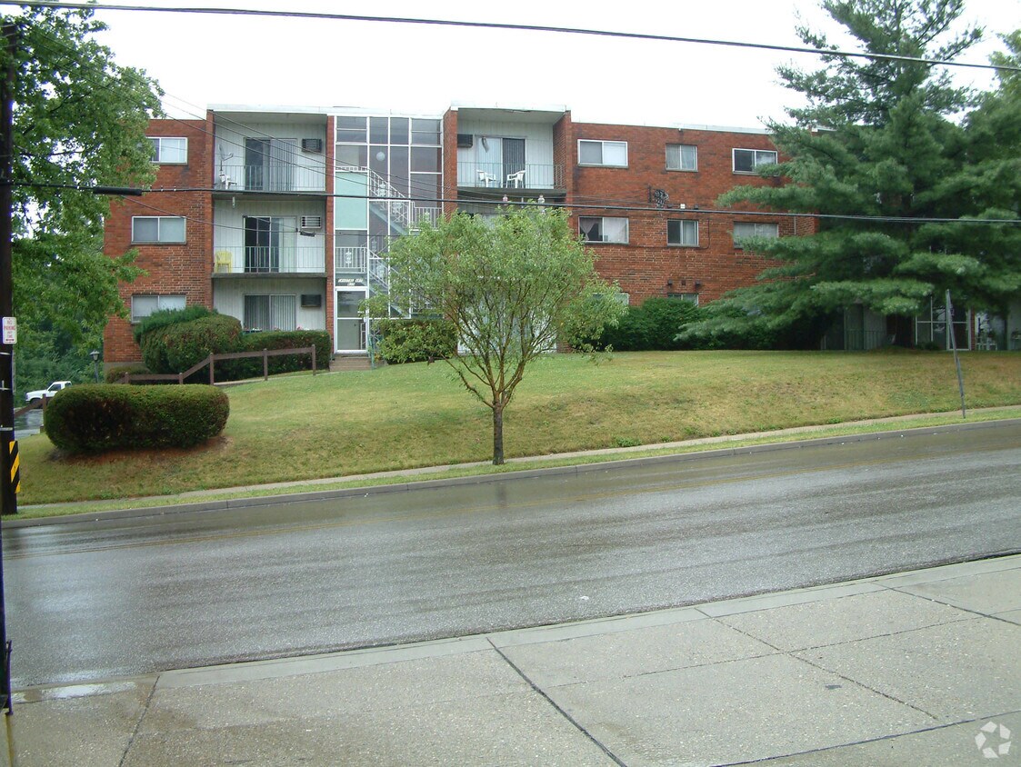 Crystal Apartaments - 4480 Foley Rd