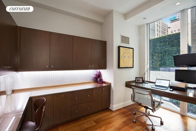 Foto del edificio - 33 W 56th St