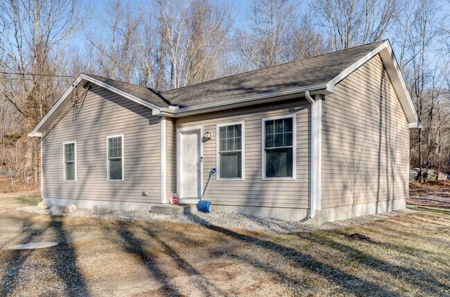 Building Photo - 15 Hillyndale Road