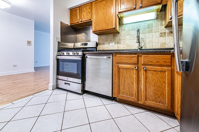 Building Photo - 1477 N Winslowe Dr