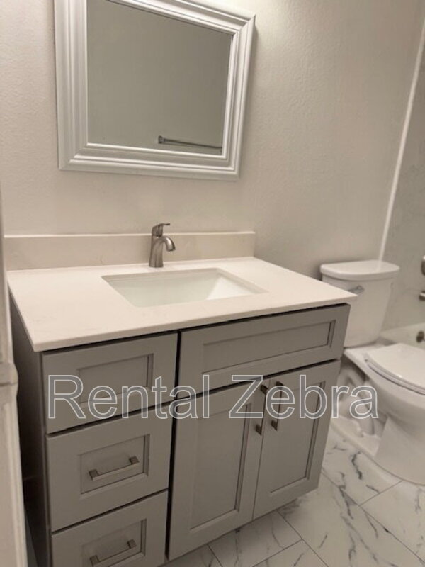 Foto principal - 935 Civic Center Dr