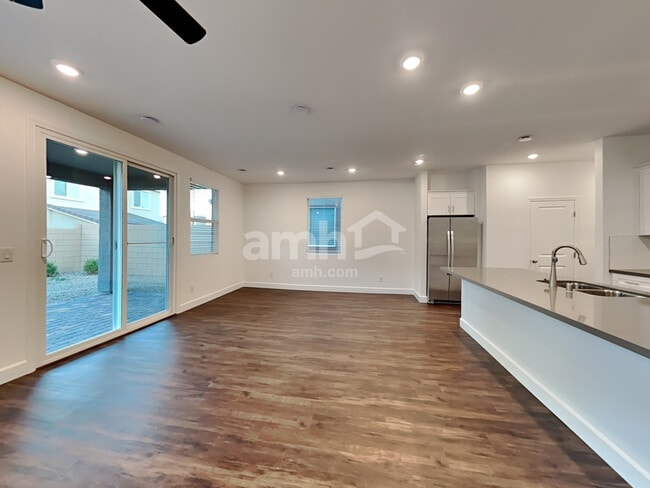 Foto del edificio - 10430 Bee Balm St