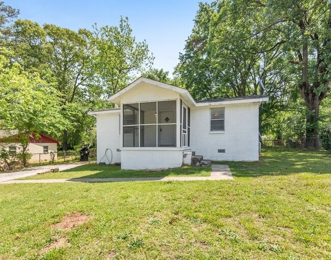 Building Photo - 322 Hillcrest St