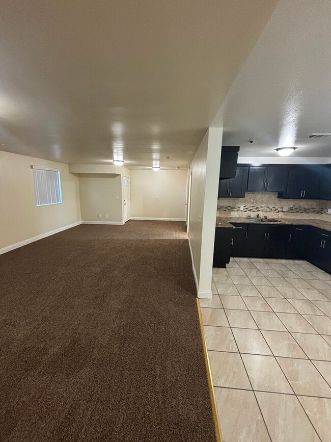 Building Photo - 155 W 77th St