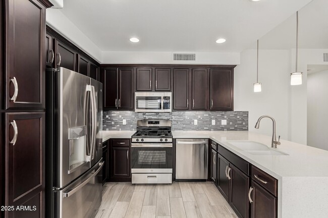 Building Photo - 17850 N 68th St