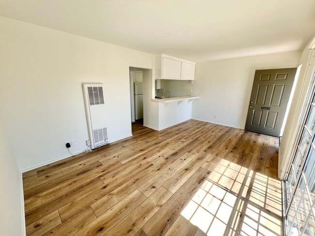 Foto del edificio - 3225 E 10th St