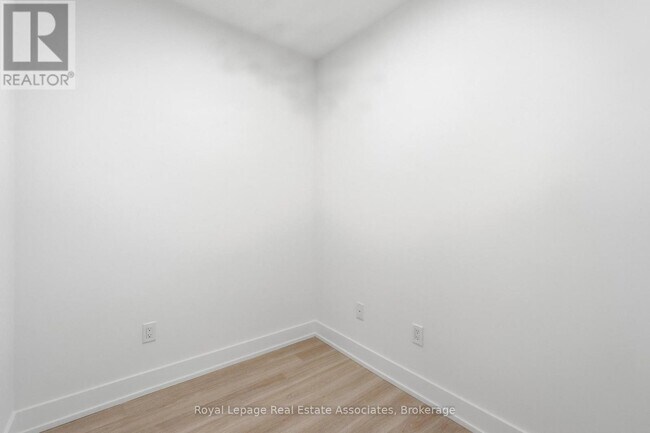 Photo du bâtiment - 25 Cordova Ave