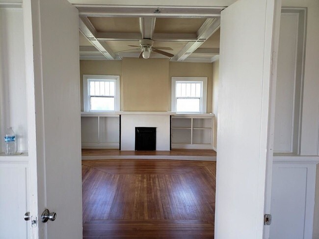 Building Photo - 702 S Montgomery St