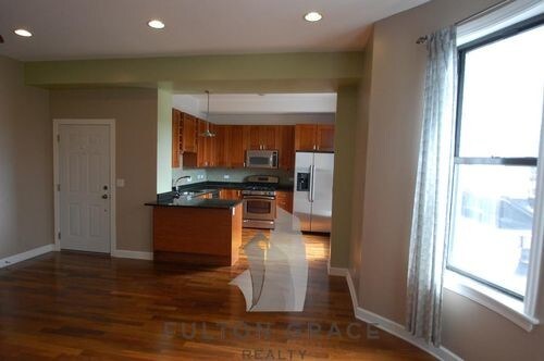 Foto del edificio - 561 W Briar Pl
