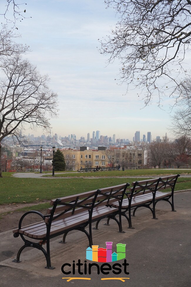 Building Photo - 754 40th St