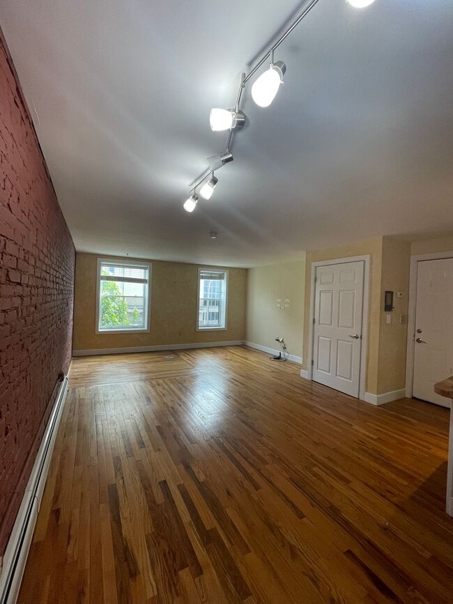 Building Photo - 323 E Water St