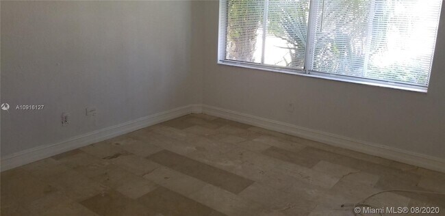 Foto del edificio - 14840 Naranja Lakes Blvd