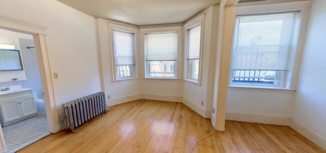Foto del edificio - 28 Westland Ave