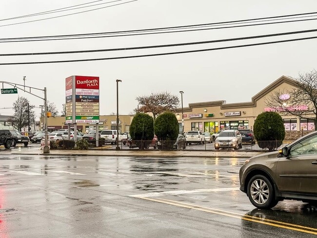 Foto del edificio - 8 West Side Ave