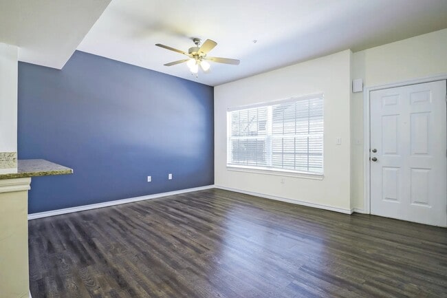 Accent Wall - The Lofts at Valencia
