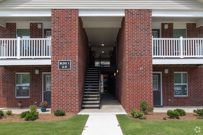 Entrada del edificio - Brewington Pointe Apartments