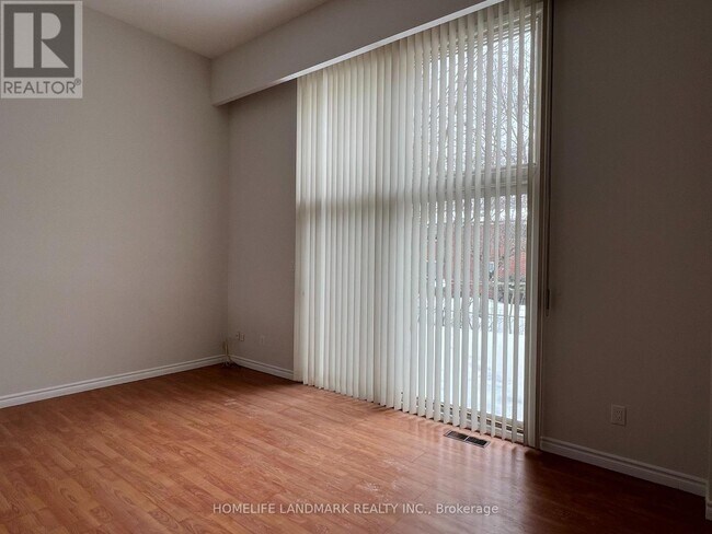 Building Photo - 256 Sprucewood Ct