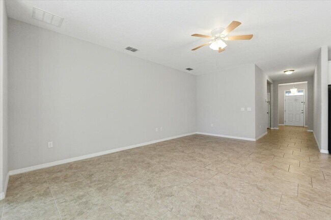 Foto del edificio - 145 Waterside Cir