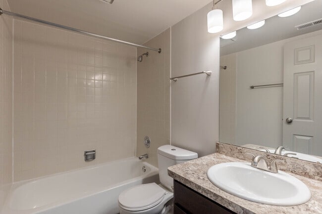1HAB, 1BA - 800 ft² - Baño - ReNew Poplar Creek